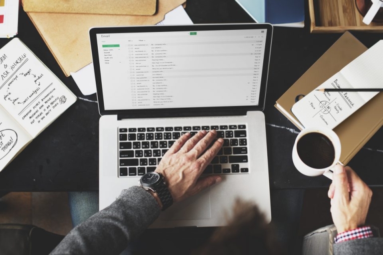 Bạn nên tránh viết một email dài dòng và không đúng trọng tâm