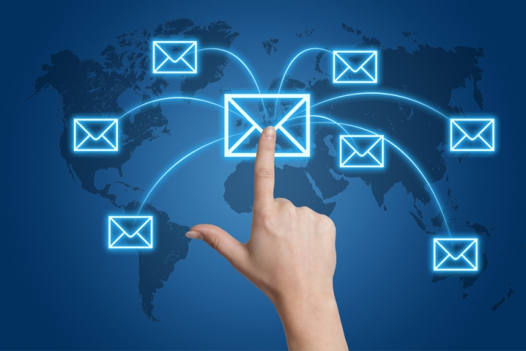 Có rất nhiều lý do viết email cho khách hàng. Tùy vào từng mục đích, người viết sẽ lựa chọn những mẫu câu khác nhau phù hợp (Nguồn: TechZ)