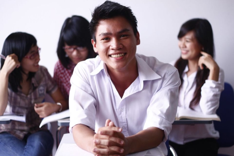 VAE là một trong những trung tâm thu hút nhiều người theo học tại Nha Trang