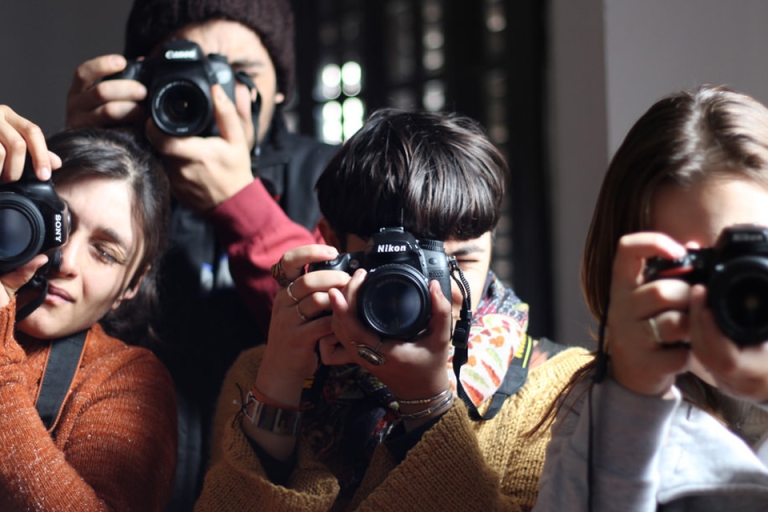 Làm người nổi tiếng, bạn luôn trong tâm thế “in the public eye” – sự theo dõi của công chúng (Nguồn: flickr)
