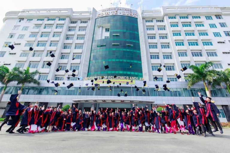 nganh-marketing-dai-hoc-kinh-te-luat-1