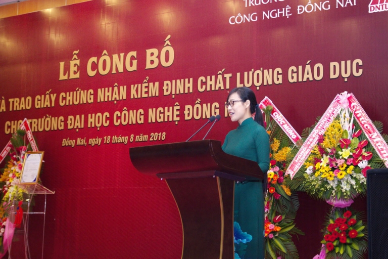 Buổi lễ trao giấy kiểm định chất lượng giáo dục của trường Đại học Công nghệ Đồng Nai