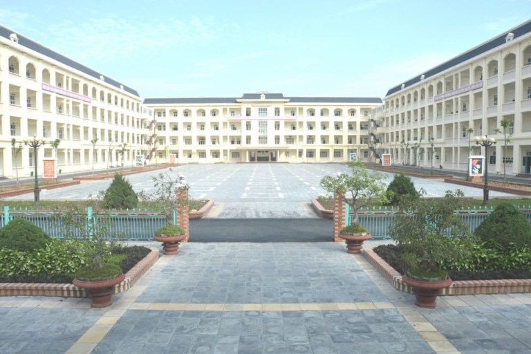 Khuôn viên Trường Sĩ quan Pháo binh (Nguồn: tsqpb)