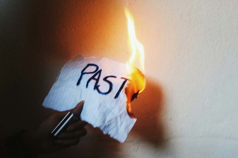 Quá khứ là câu chuyện của ngày hôm qua, đừng để ảnh hưởng đến hiện tại và tương lai (Nguồn: favim)