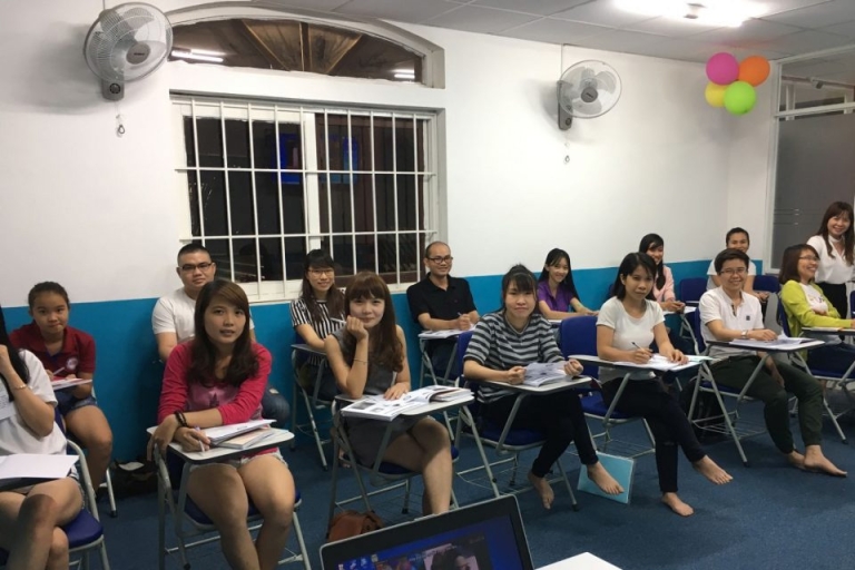 Khóa luyện thi IELTS tại trung tâm Ngoại ngữ Á – Âu mỏ nhiều ca học tạo cơ hội cho học viên dễ dàng sắp xếp (Nguồn: Á Âu School)
