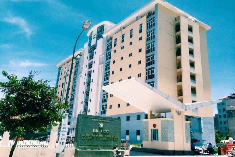 Cổng trường Đại học Tài nguyên và Môi trường Hà Nội với nhiều thay đổi (Nguồn: Trường) Đại học Tài nguyên và Môi trường Hà Nội)