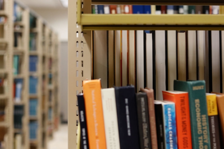 Tri thức là sức mạnh (Nguồn: Red and black)