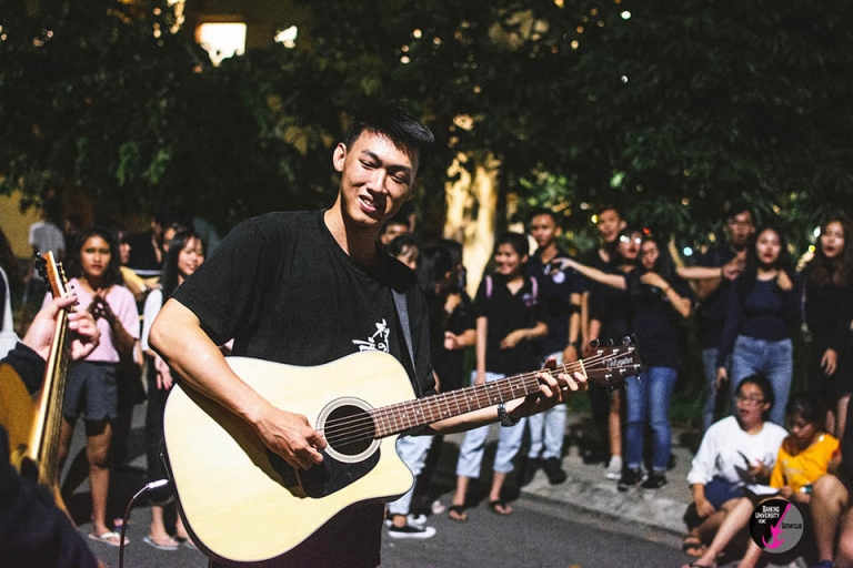 Những buổi sinh hoạt văn nghệ sẽ giúp sinh viên giải tỏa căng thẳng sau giờ lên lớp