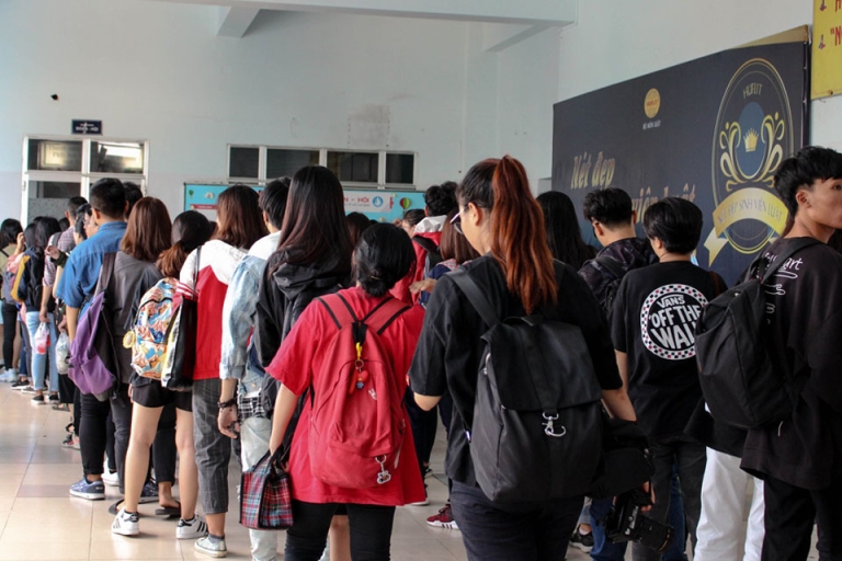 Xếp hàng là một trong những nét văn hóa của HUFLIT (Nguồn: HUFLIT Dance Crew)