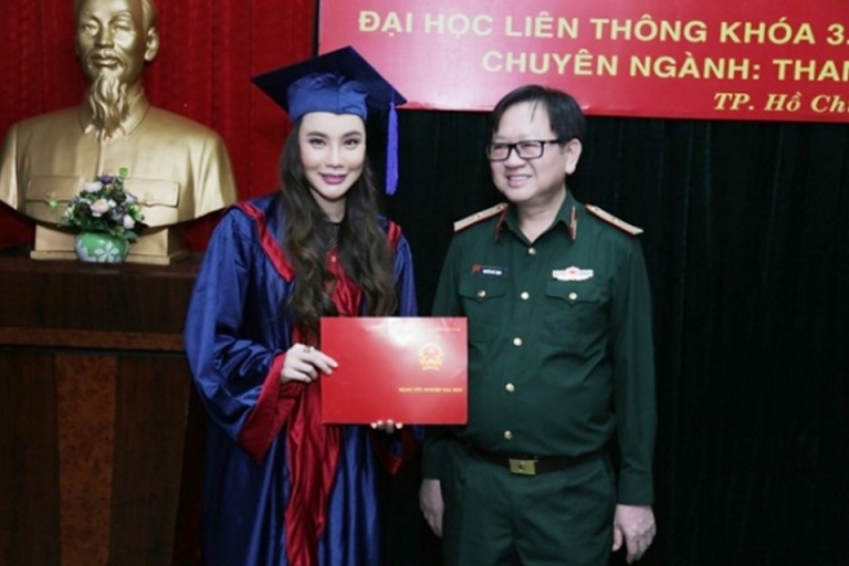 Cô sinh viên tốt nghiệp loại xuất sắc của trường Đại học Văn Hóa Nghệ thuật Quân đội (Nguồn: tinnhac)
