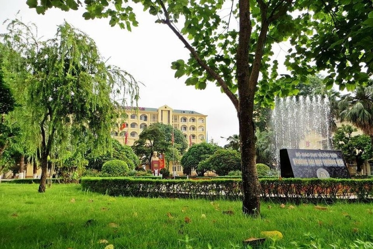 Khuôn viên trường Đại học Thương Mại