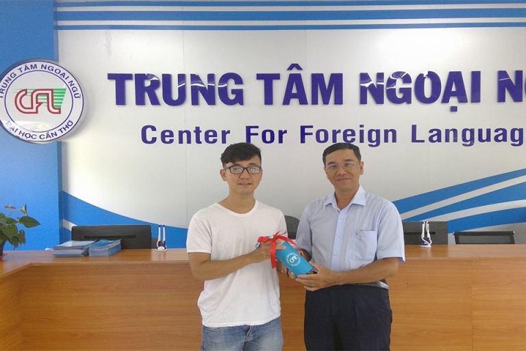 Trao thưởng cho học viên xuất sắc