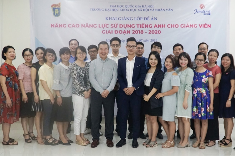 Jaxtina giảng dạy cho các PGS, TS trường Đại học Khoa học xã hội và Nhân Văn ( Nguồn: Jaxtina)
