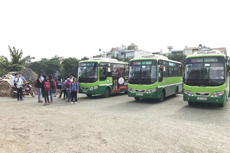 Bãi đậu xe được đặt ngay gần cổng trường Đại học Văn Lang phía đường Phạm Văn Đồng (Nguồn: vanlanguni)