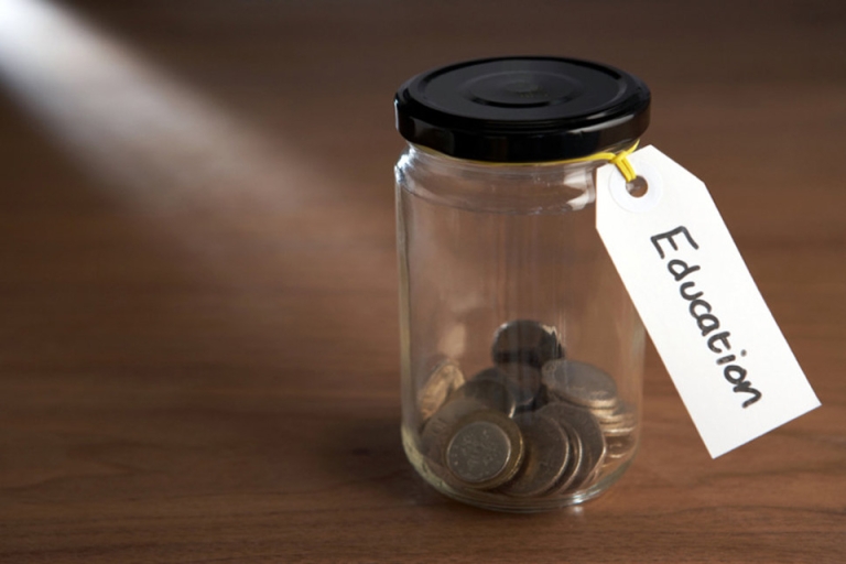 chi phí du học Canada ngành kinh tế