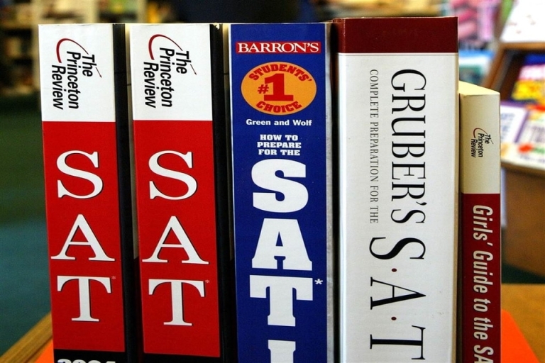 Làm thật nhiều bài tập giúp bạn tránh những lỗi hay gặp trong đề thi SAT (Nguồn: NBCNews)
