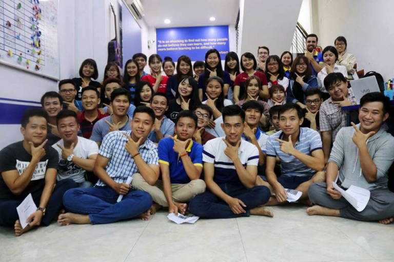 Hình ảnh tươi vui của các học viên tại trung tâm Triangle English (Nguồn: tes)