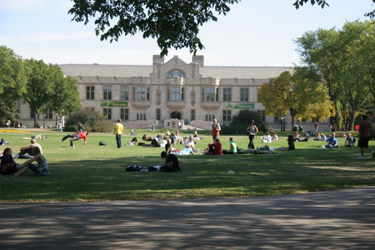 Trường đại học Canada