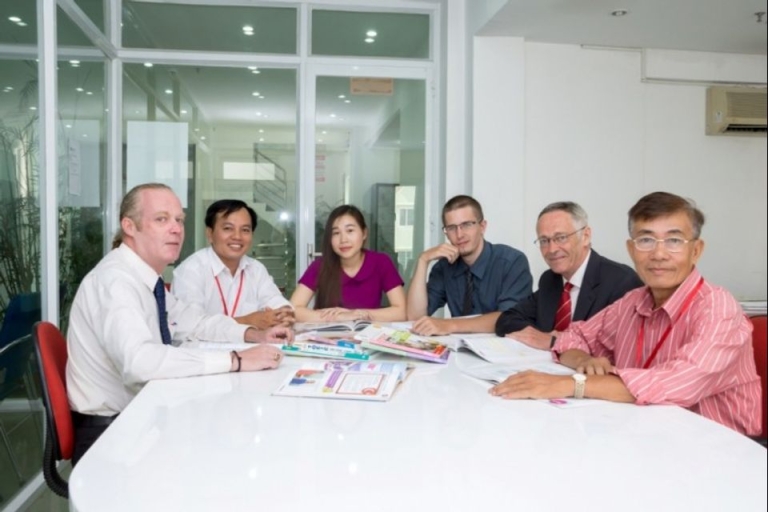 Giáo viên tại học viện Anh ngữ Tây Bắc Mỹ (Nguồn: Edu2Review)