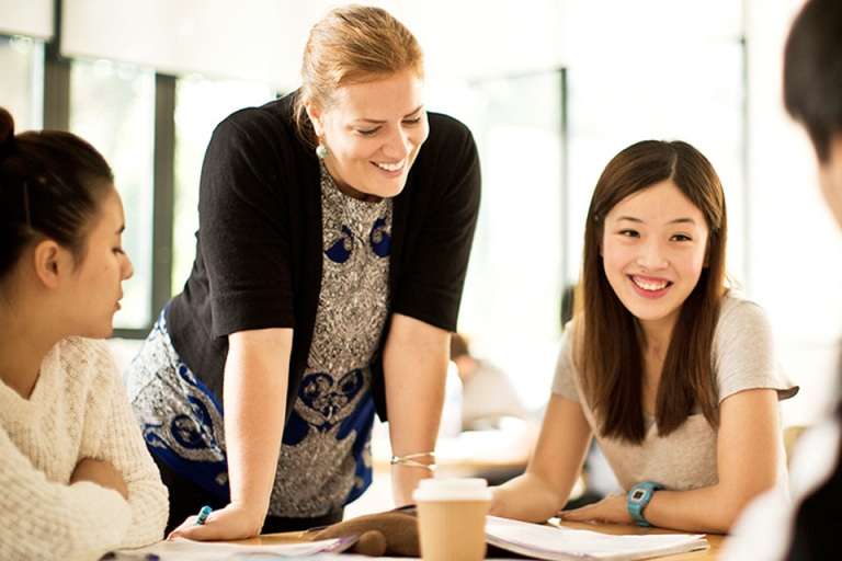 Trung tâm của thầy Thảo không chỉ dạy giao tiếp mà còn có các khóa TOEIC