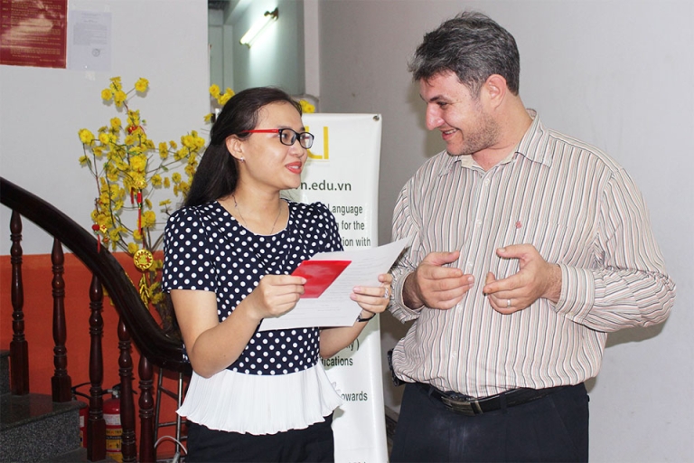 Học viên có thành thích cao sẽ nhận được học bổng khích lệ từ trung tâm