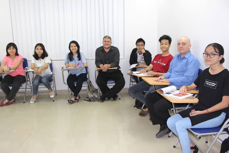 Môi trường thực hành giao tiếp với giáo viên nước ngoài