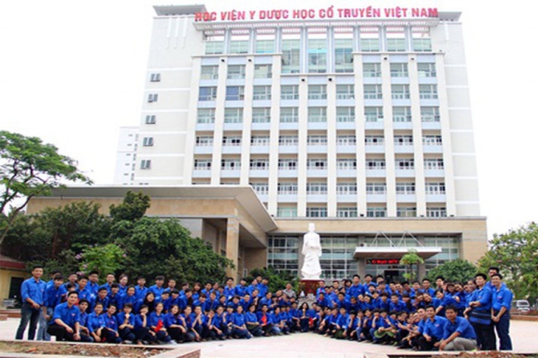 Để trúng tuyển vào học viện Y dược cổ truyền Việt Nam đã khó thì ra trường lại còn khó bội phần