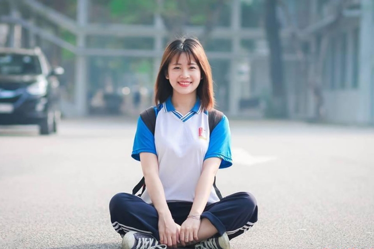 Con gái học khối ngành tự nhiên luôn được các bạn nam trong trường quan tâm