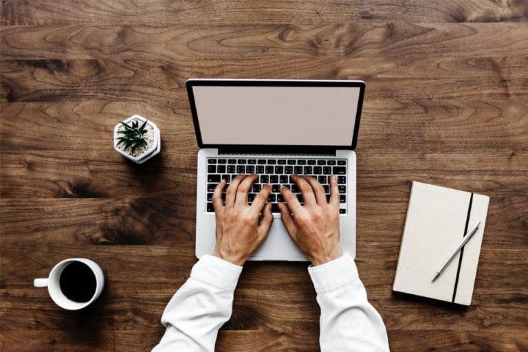 Bạn nên dành thời gian ôn luyện phần Verbal nhiều hơn vì phần này chiếm tỷ lệ cao trong tổng điểm của GMAT