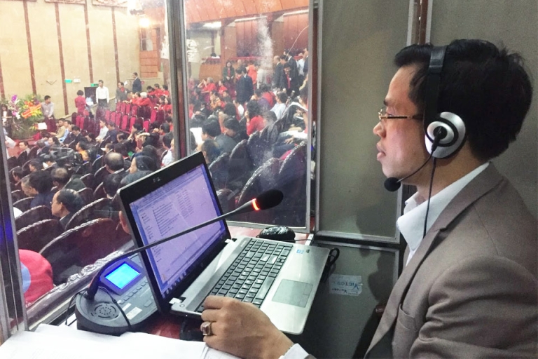 Dịch ca-bin trong các hội nghị là công việc dành cho những thông dịch viên giỏi và giàu kinh nghiệm