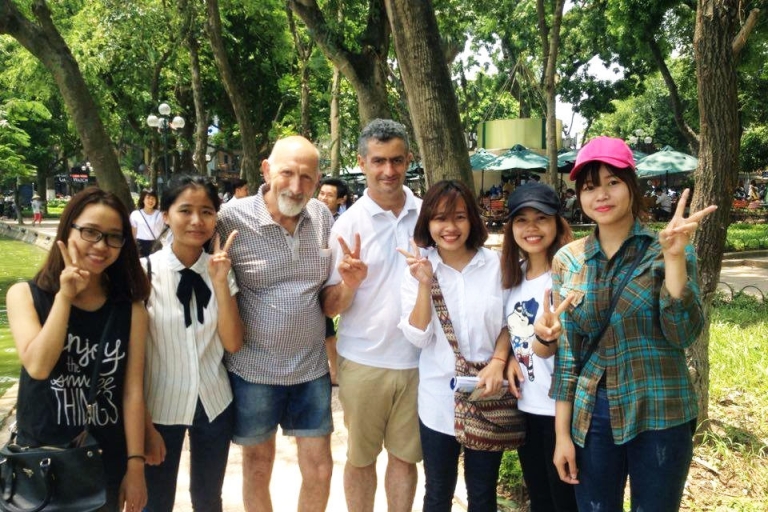 Giao lưu thực tế với người nước ngoài vào những ngày cuối tuần là một trong các hoạt động ngoại khóa tại trung tâm, giúp học viên nâng cao kỹ năng Anh ngữ (Nguồn: Pasal)