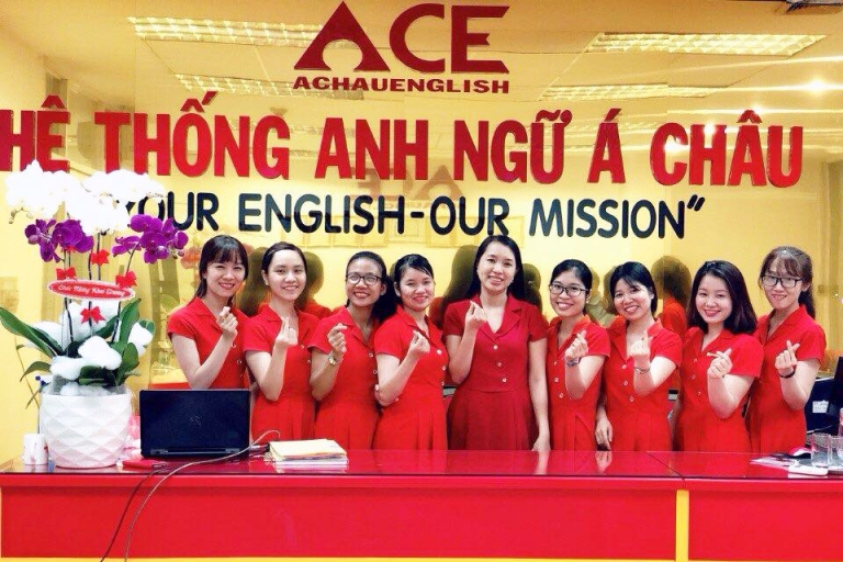 Trung tâm cũng chú trọng đào tạo đội ngũ nhân viên với tinh thần trách nhiệm và sự thống nhất trong toàn hệ thống (Nguồn: AChau English)