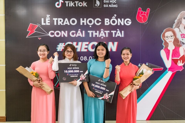 Sinh viên Đại học Ngoại ngữ - Đại học Đà Nẵng có nhiều cơ hội nhận học bổng (Nguồn: Báo Đà Nẵng điện tử)
