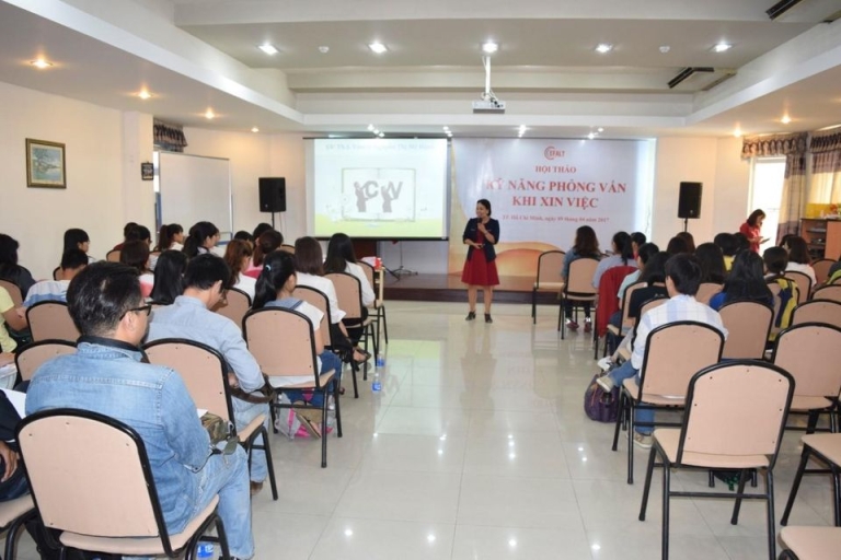 Hình ảnh lớp học kỹ năng giao tiếp tại CEFALT