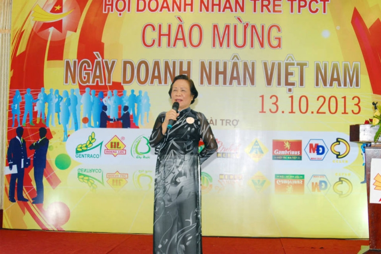 Bà Việt Nga phát biểu trong ngày hội doanh nhân Việt Nam (Nguồn: dntct)