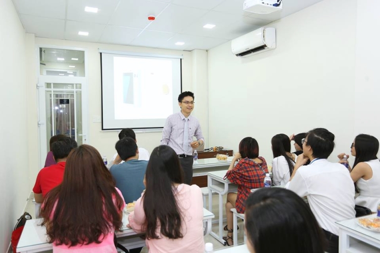 Lớp học IELTS Huy Trịnh tại cơ sở quận 10