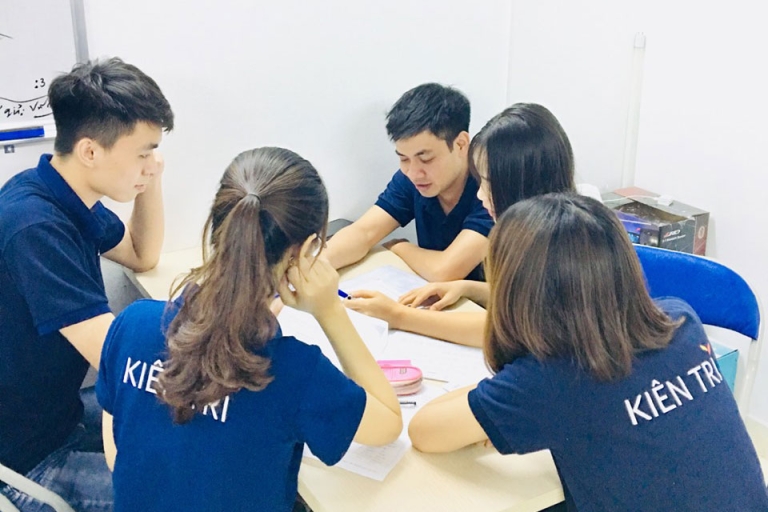 Với mức điểm 9,4/10, Tata English nhận được nhiều phản hồi tích cực từ học viên