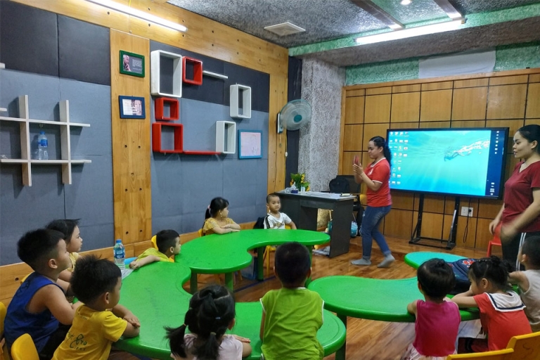 Không gian học tập hiện đại và rộng rãi là điểm cộng lớn của trung tâm Anh ngữ DMEC