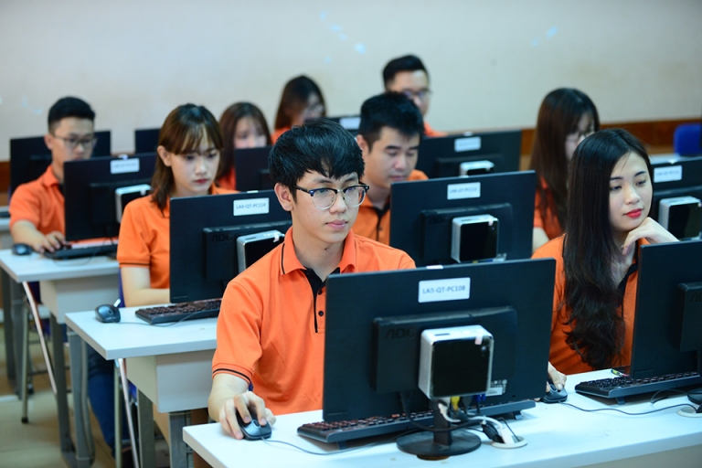 Sinh viên ngành AI và IoT đều bị các tập đoàn lớn đặt hàng trước