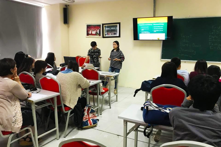 Tiếng Anh là ngôn ngữ chính cho các chương trình học tại khoa Đào tạo Quốc tế