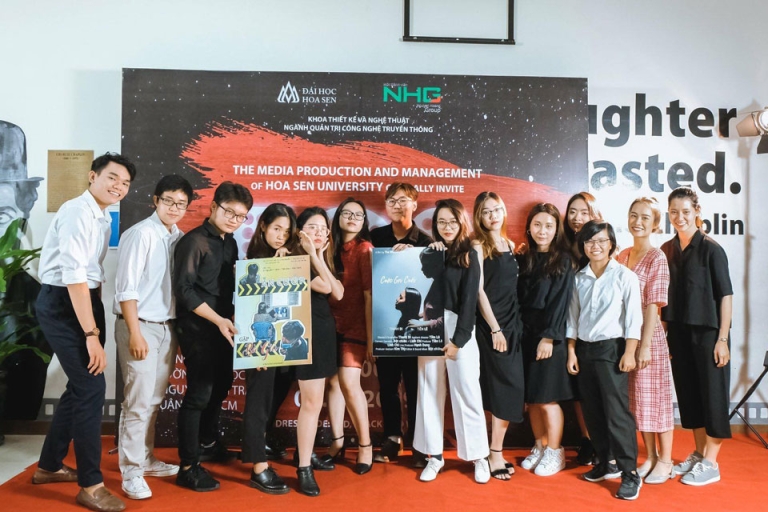 Sinh viên ngành trình bày sản phẩm của mình trong Liên hoan phim EOS 2018