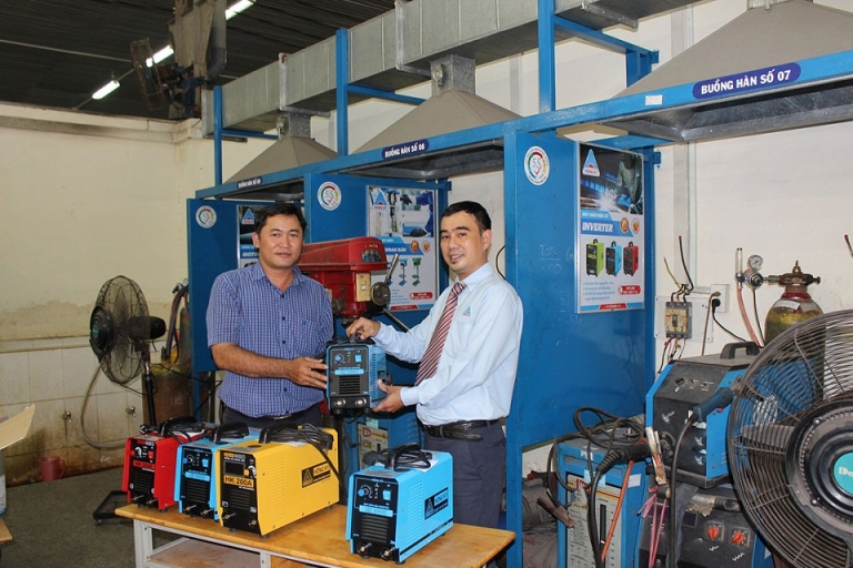 Nhờ những kinh nghiệm thực tế mà các doah nghiệp đem lại, sinh viên có thể nâng cao được kha năng thực hành của mình (Nguồn: hongky)