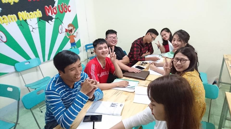 Không khí lớp học năng động và vui vẻ