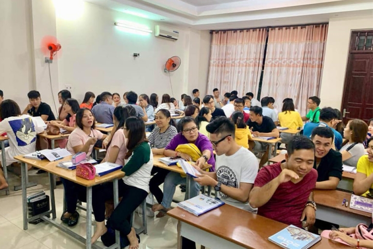 Lớp học đông đảo tại trung tâm (Nguồn: Tiếng Anh Hireme)