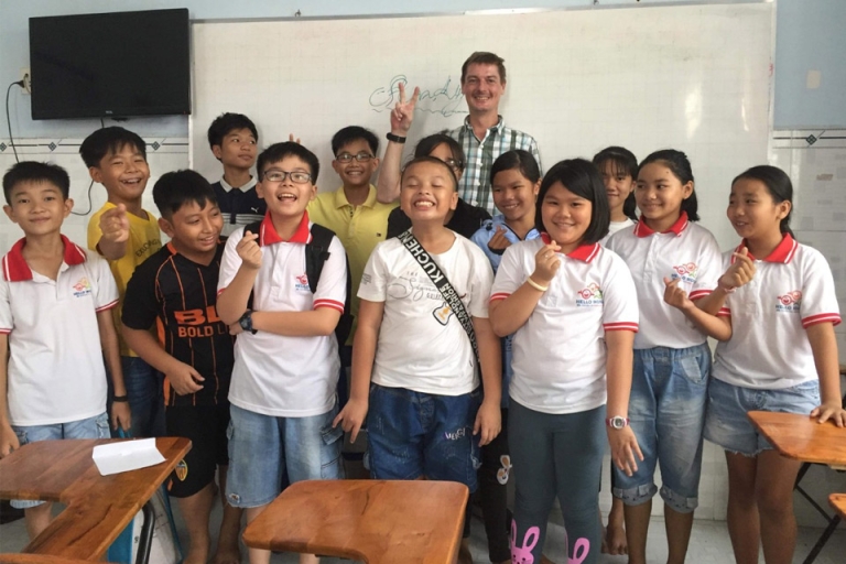 Các học viên nhí tại trung tâm sẽ được học hoàn toàn bằng giáo trình điện tử được giảng dạy trên màn hình máy tính