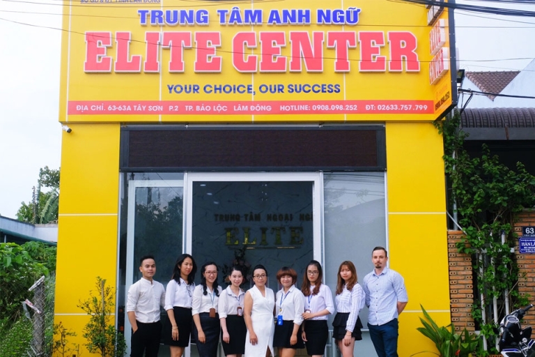 Đội ngũ giáo viên và tư vấn viên trẻ trung, năng động và có chuyên môn