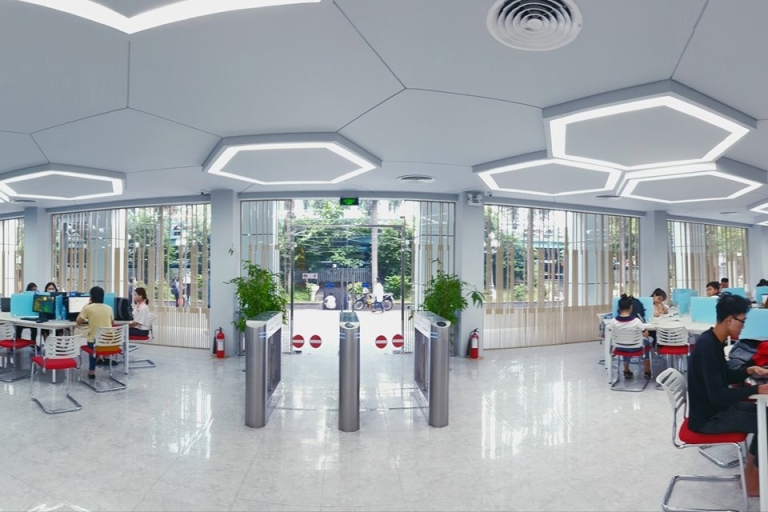 Đại học Công nghiệp TP HCM thực hiện kiểm soát người ra, vào bằng thẻ từ