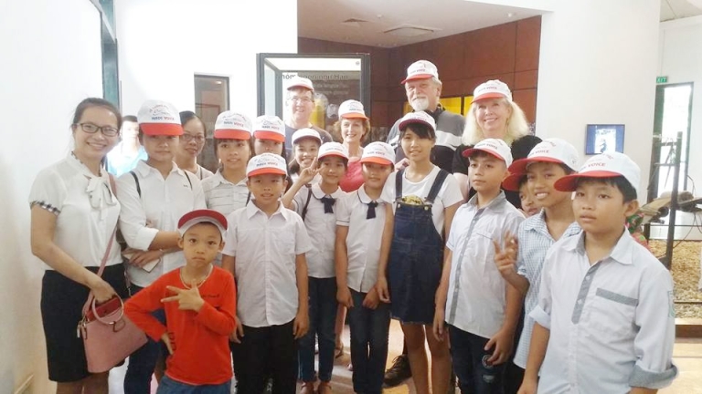 Các em học viên háo hức chuẩn bị cho buổi học ngoại khóa (Nguồn: Facebook - Nadi Voice)