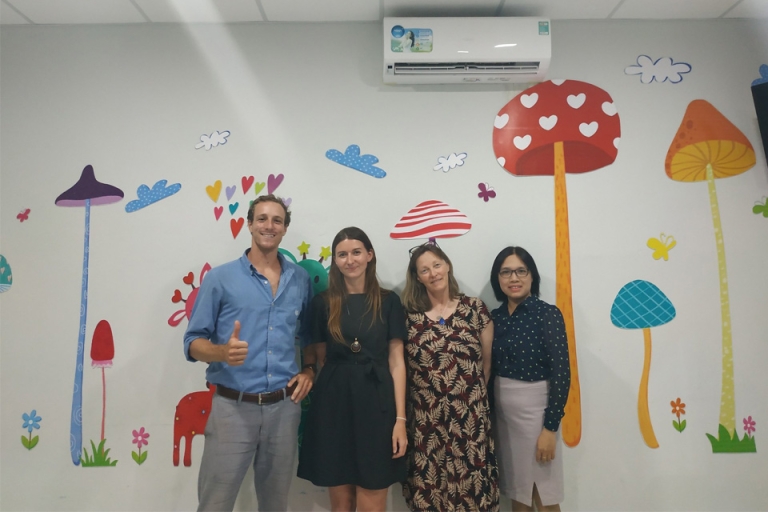 Với sự hỗ trợ của các giáo viên bản ngữ, học viên sẽ được cải thiện đáng kể cả ngữ âm lẫn ngữ điệu