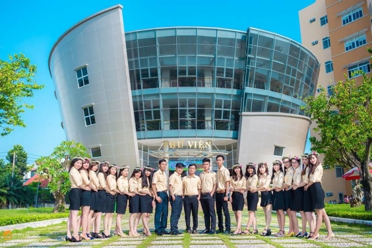 Thư viện trường là địa điểm sống ảo mà sinh viên Đại học Ngân hàng TP.HCM không thể ngó lơ